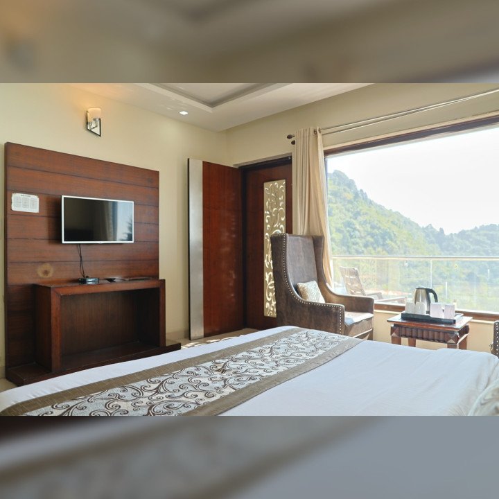 Superior Room with Balcony & Valley View