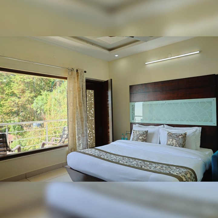 Deluxe Room with Balcony